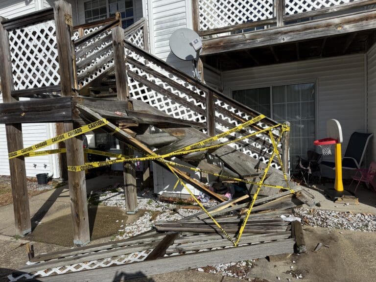 Aging wood deck before a composite deck replacement by B&B Decks in Hampton Roads, VA